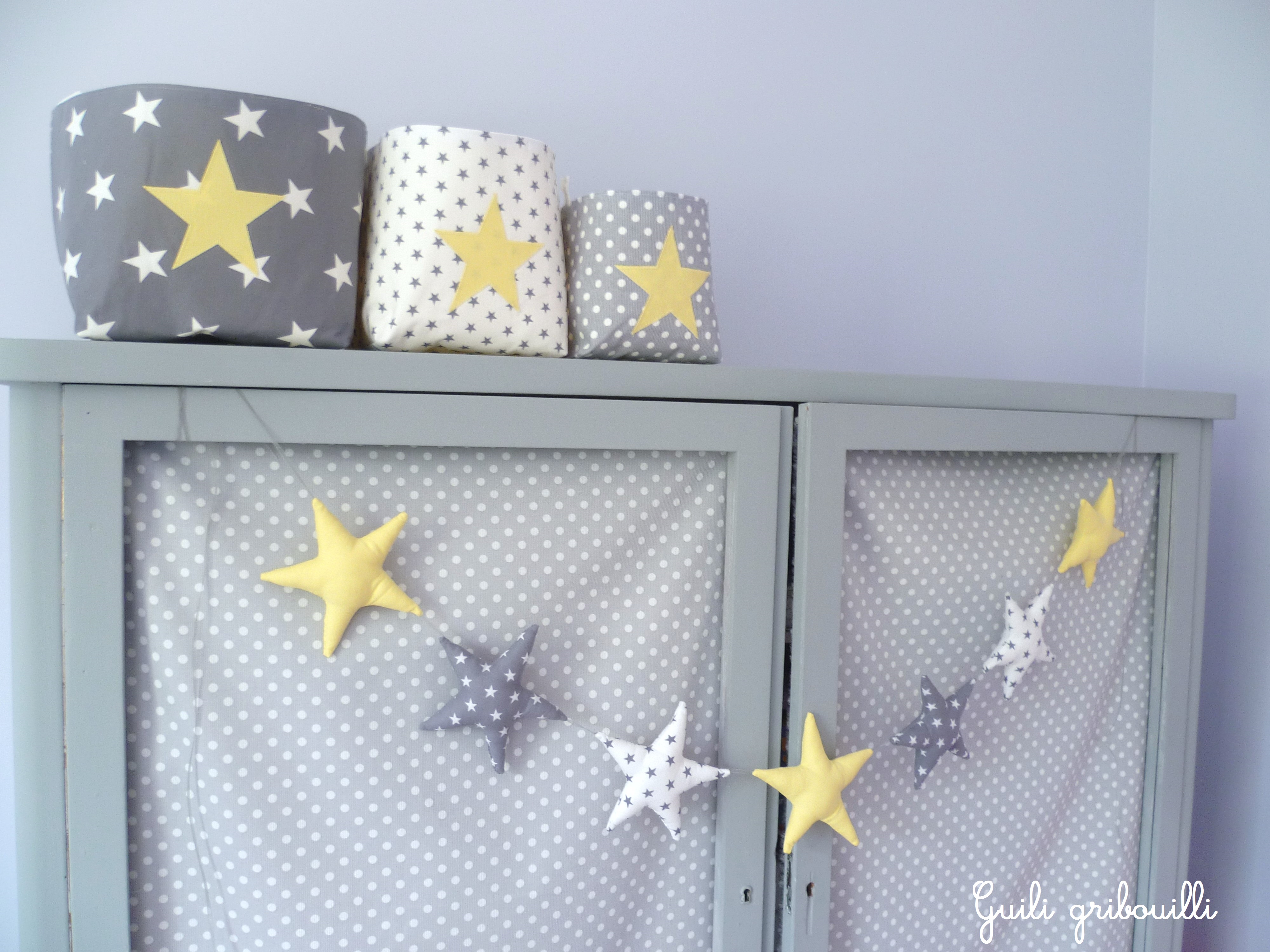 Guirlande d'étoiles gris/ blanc/ jaune · guili gribouilli linge ...