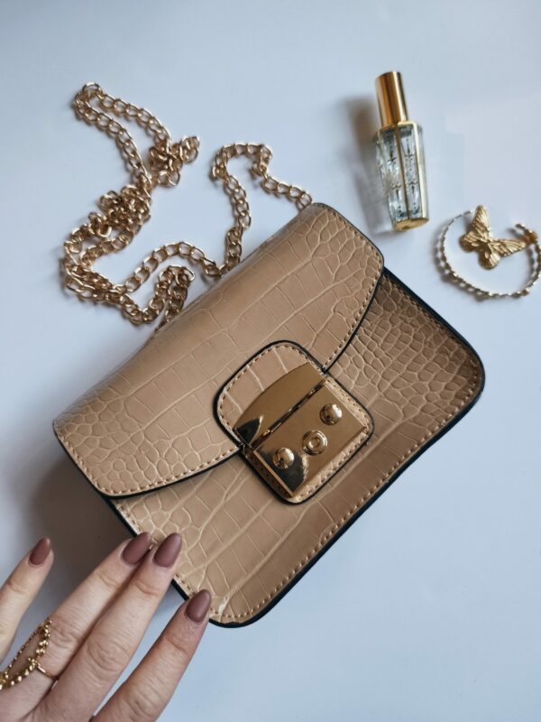 Sac à main beige chaînette