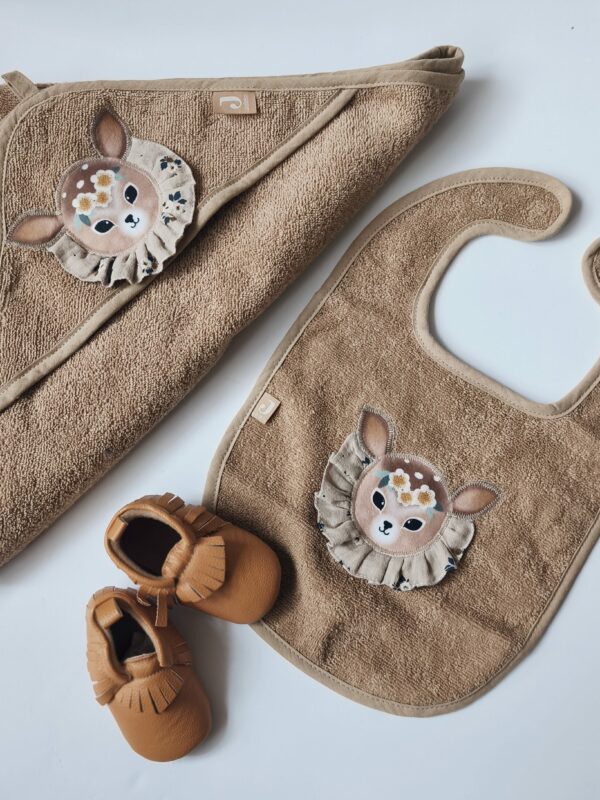 Ensemble naissance :chaussons, cape de bain et bavoir bichette