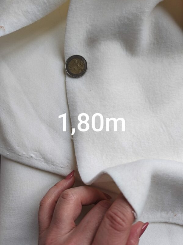 T5  sweat polaire blanche 1 mètre 80