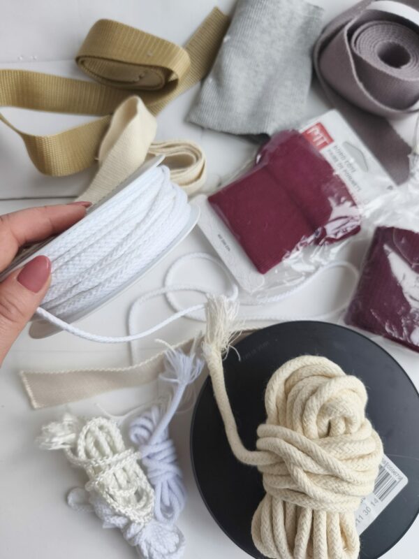 Mercerie: lot de bobine de cordelettes et sangles