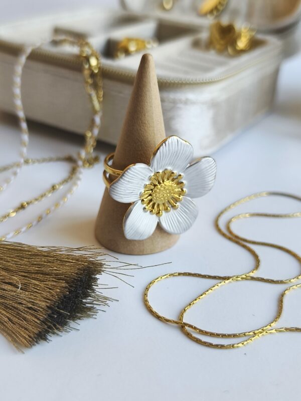 Bague Fleur Irisée Blanche